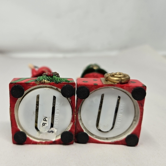 Christmas Decoration Two Santas Resin Standing On Presents 6 Inches Holiday - Picture 7 of 9